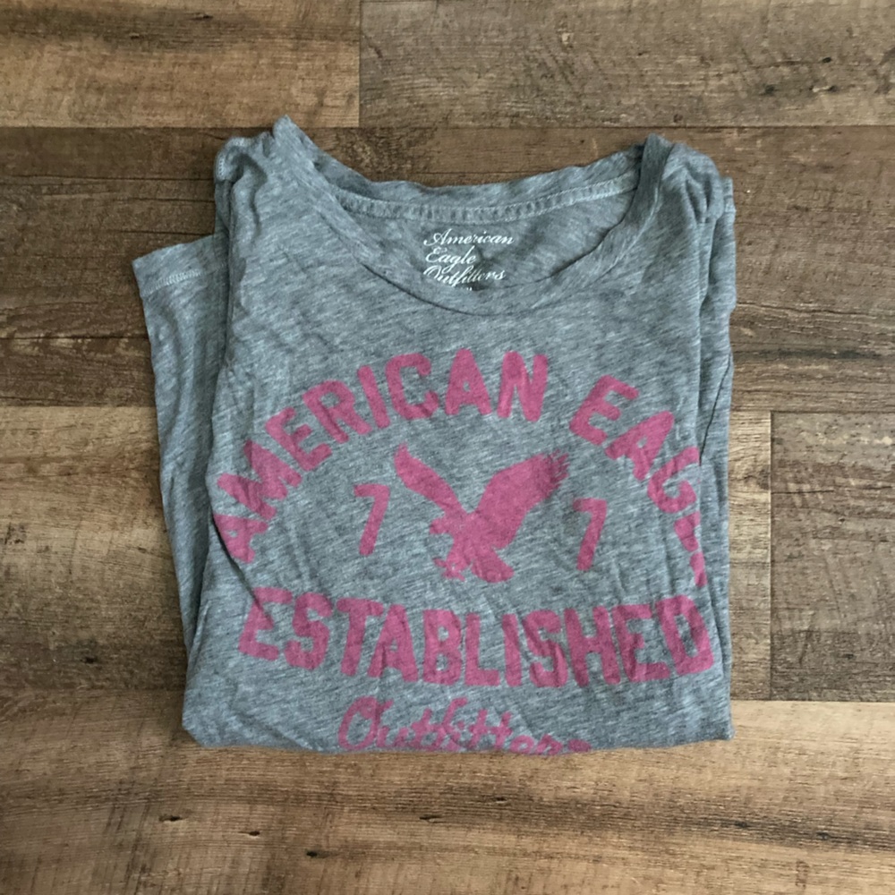 Women’s medium top fits more like a small